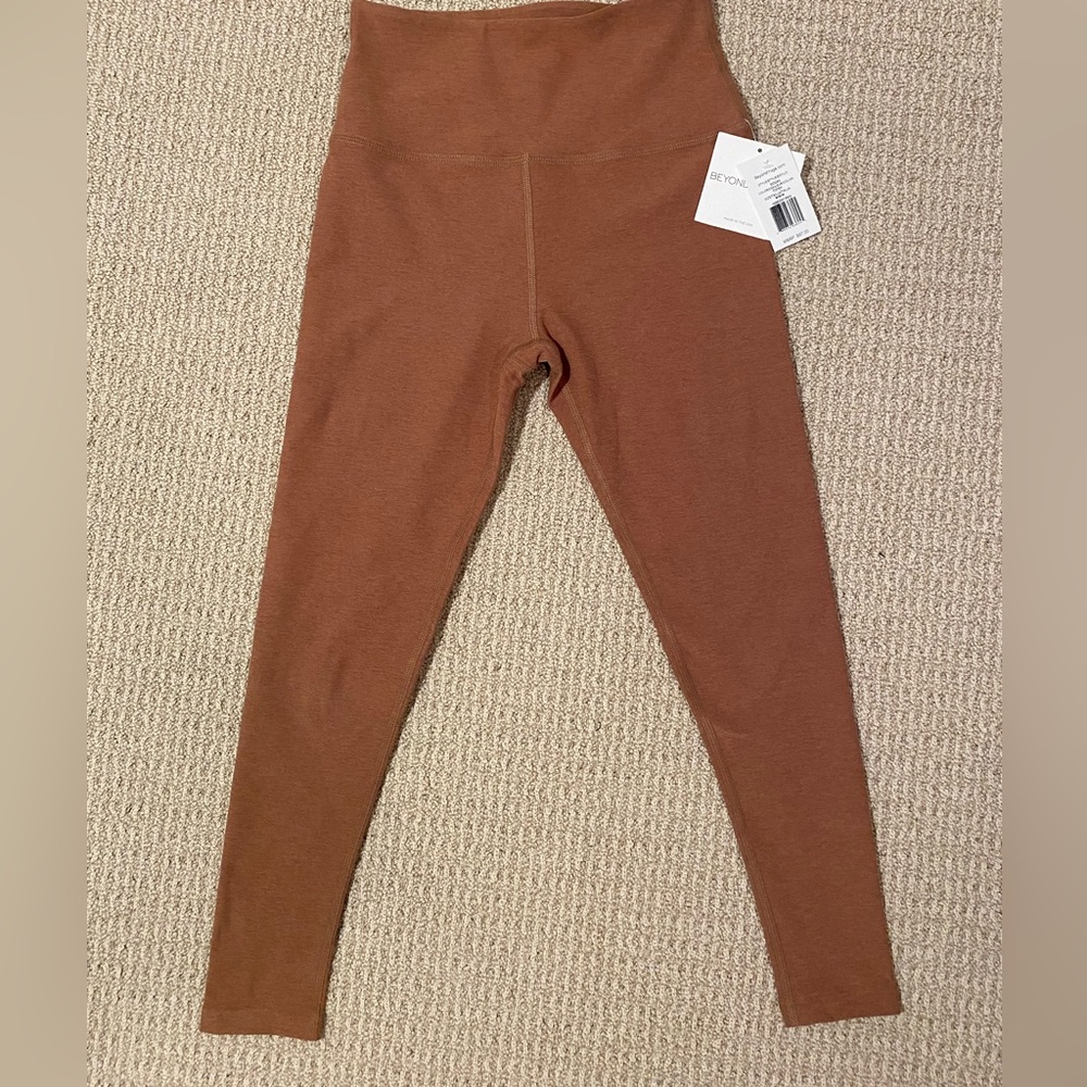 NWT Beyond Yoga Caught in the Midi Leggings in Tofeh Toffee Brown Tan Medium M